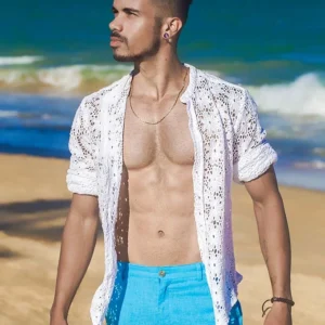 Camisa Dolce Mare de algodón bordada al estilo Sangalo con cuello mandarín, abierta por delante.